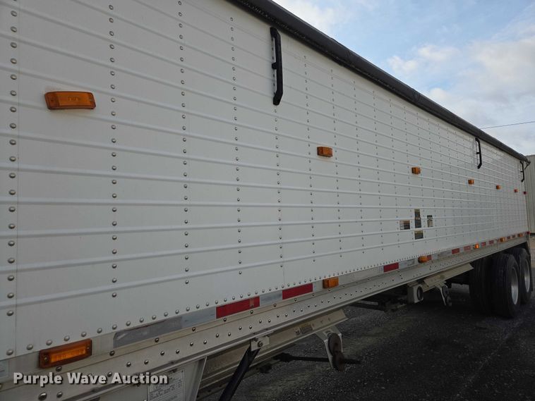image for item YA2754 2010 Wilson DWH-550 grain trailer