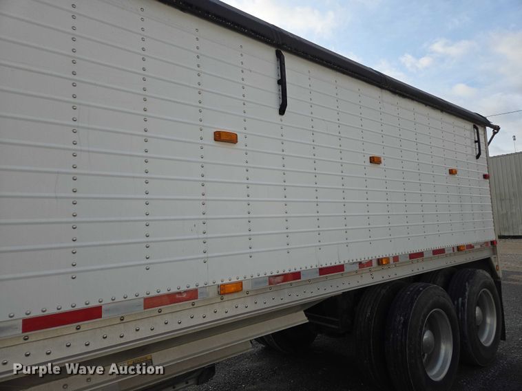 image for item YA2754 2010 Wilson DWH-550 grain trailer