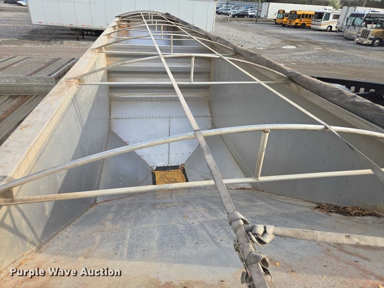 image for item YA2754 2010 Wilson DWH-550 grain trailer