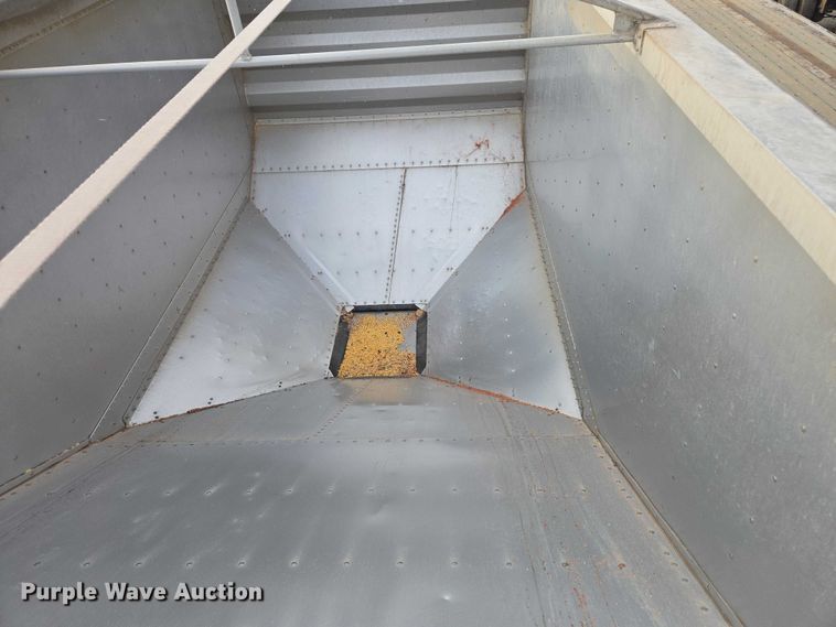 image for item YA2754 2010 Wilson DWH-550 grain trailer