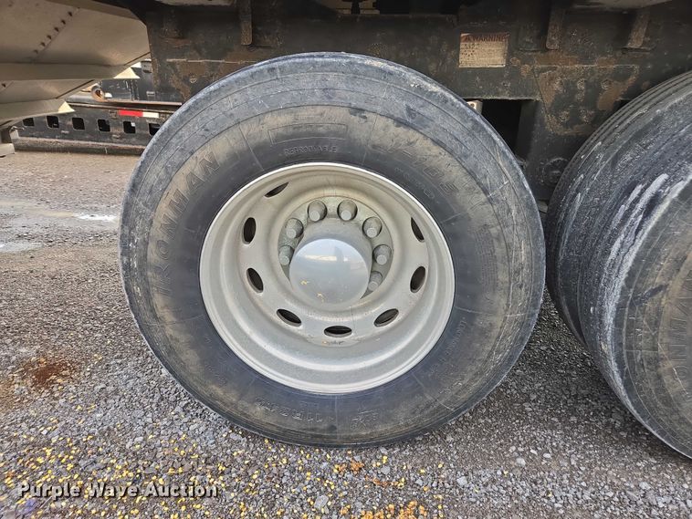 image for item YA2754 2010 Wilson DWH-550 grain trailer