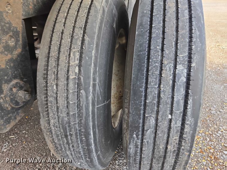 image for item YA2754 2010 Wilson DWH-550 grain trailer