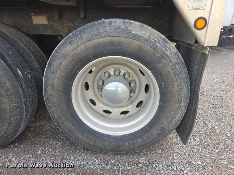 image for item YA2754 2010 Wilson DWH-550 grain trailer