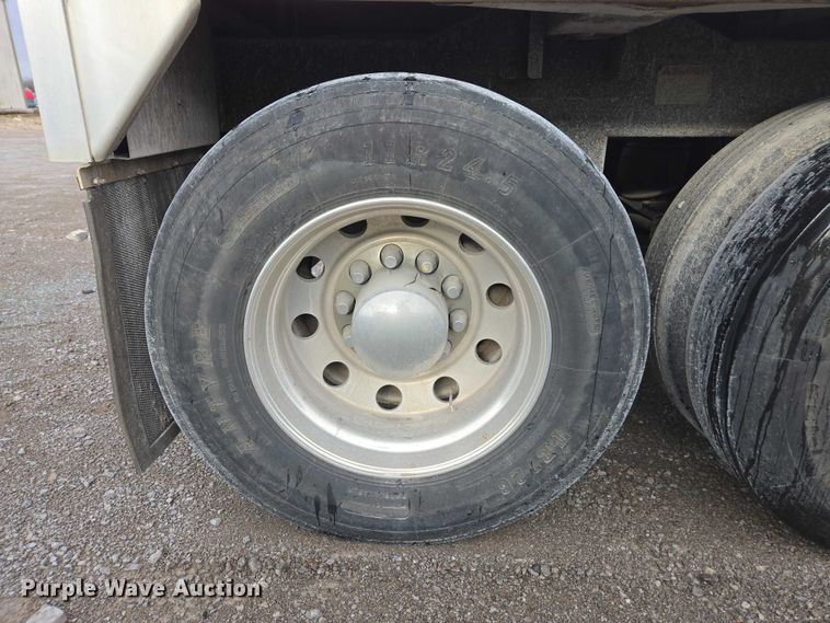 image for item YA2754 2010 Wilson DWH-550 grain trailer