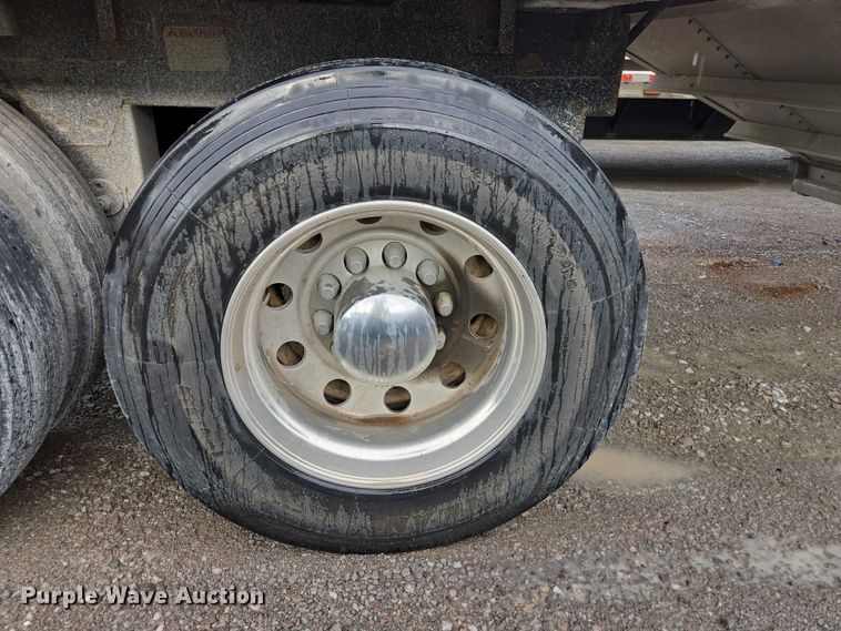 image for item YA2754 2010 Wilson DWH-550 grain trailer