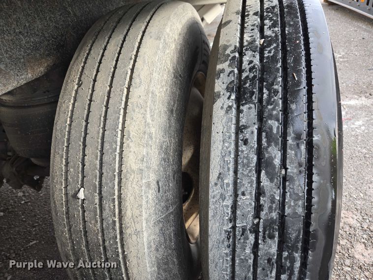 image for item YA2754 2010 Wilson DWH-550 grain trailer