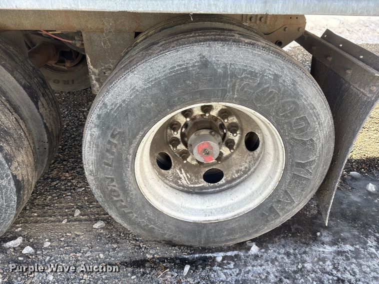 image for item YA6114 2015 Vanguard MaxCube dry van trailer