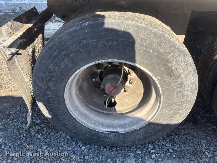 image for item YA6114 2015 Vanguard MaxCube dry van trailer