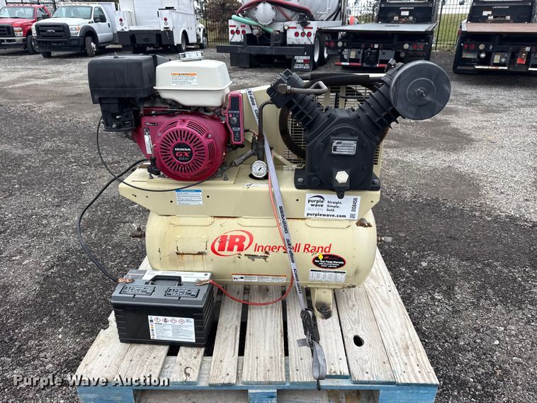 image for item DO8456 Ingersoll Rand air compressor