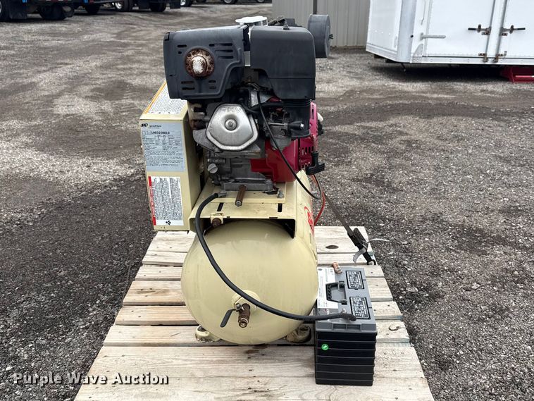 image for item DO8456 Ingersoll Rand air compressor