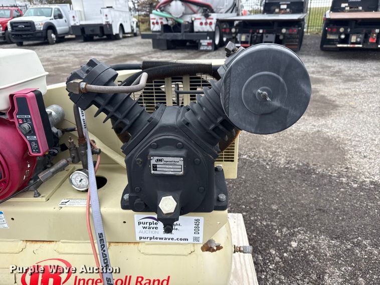 image for item DO8456 Ingersoll Rand air compressor