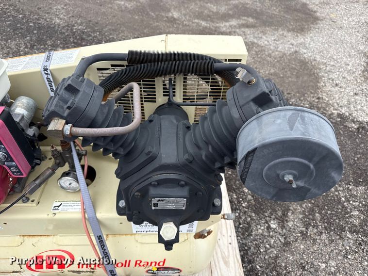 image for item DO8456 Ingersoll Rand air compressor