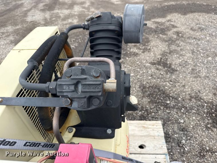 image for item DO8456 Ingersoll Rand air compressor
