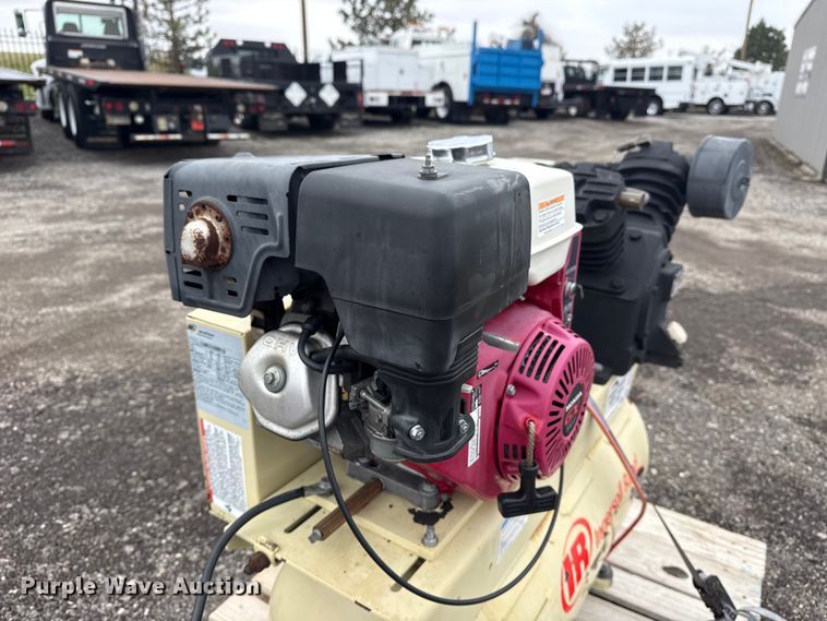 image for item DO8456 Ingersoll Rand air compressor
