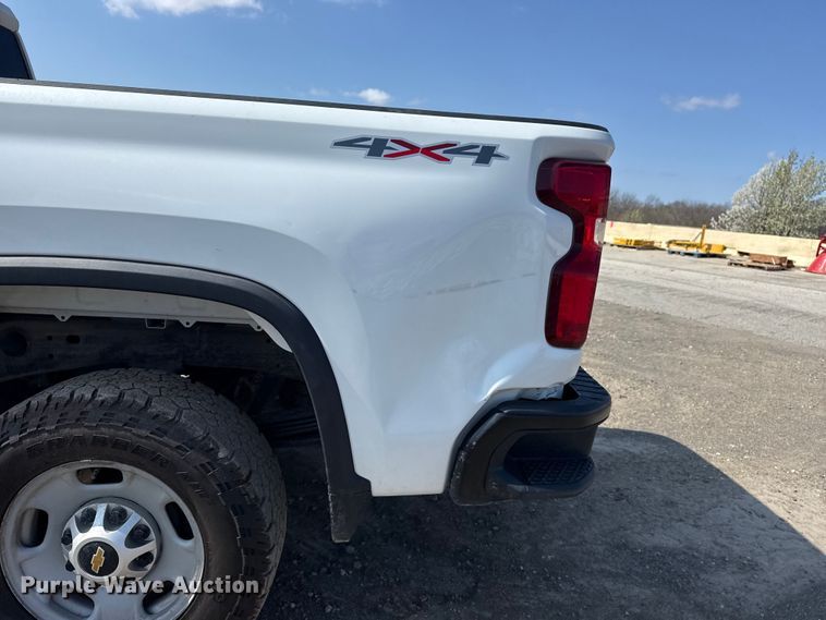 image for item DO8462 2021 Chevrolet Silverado 2500HD Crew Cab pickup truck