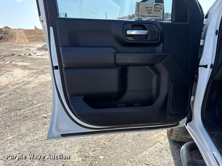 image for item DO8462 2021 Chevrolet Silverado 2500HD Crew Cab pickup truck