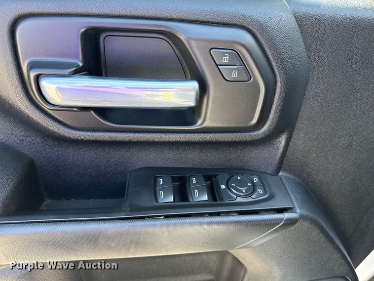 image for item DO8462 2021 Chevrolet Silverado 2500HD Crew Cab pickup truck