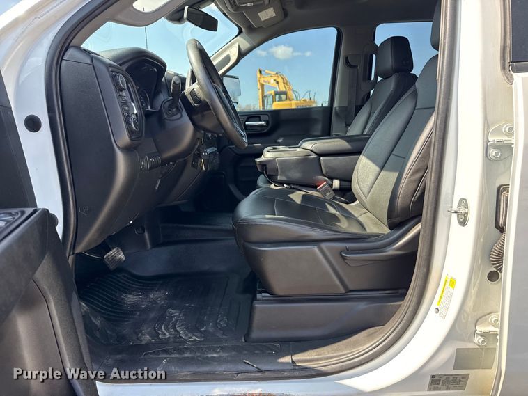 image for item DO8462 2021 Chevrolet Silverado 2500HD Crew Cab pickup truck