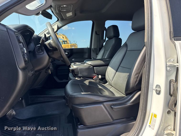 image for item DO8462 2021 Chevrolet Silverado 2500HD Crew Cab pickup truck