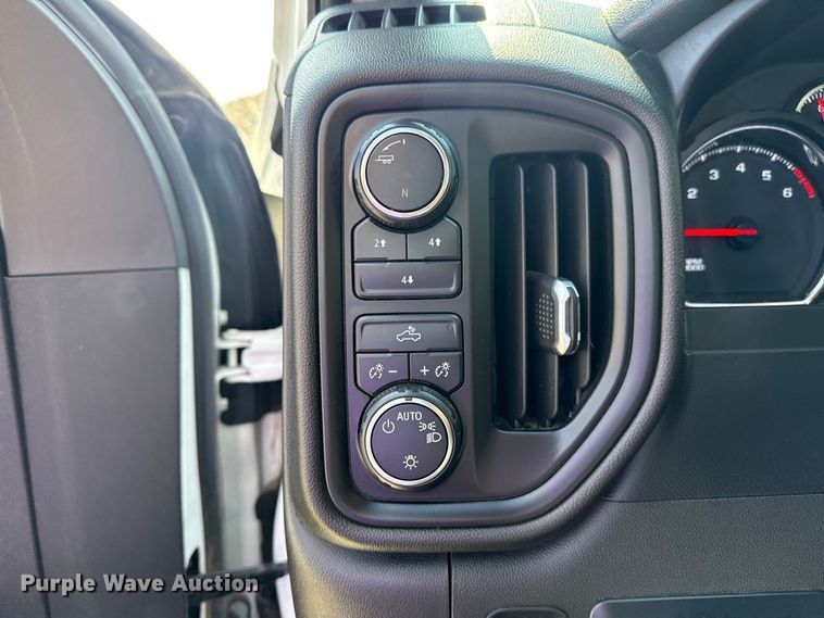 image for item DO8462 2021 Chevrolet Silverado 2500HD Crew Cab pickup truck