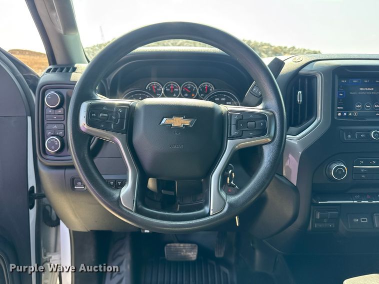 image for item DO8462 2021 Chevrolet Silverado 2500HD Crew Cab pickup truck