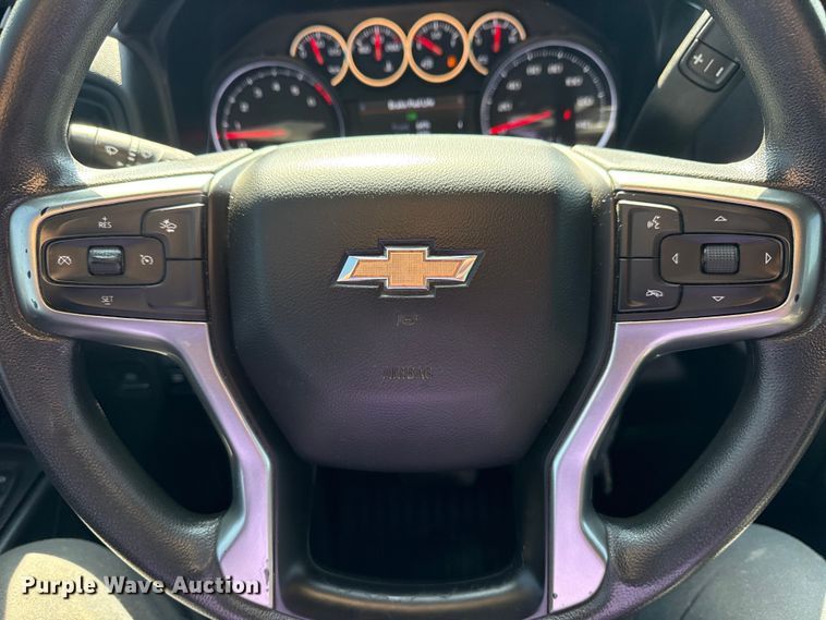 image for item DO8462 2021 Chevrolet Silverado 2500HD Crew Cab pickup truck