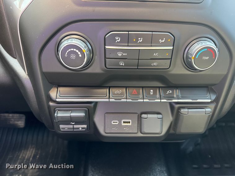 image for item DO8462 2021 Chevrolet Silverado 2500HD Crew Cab pickup truck