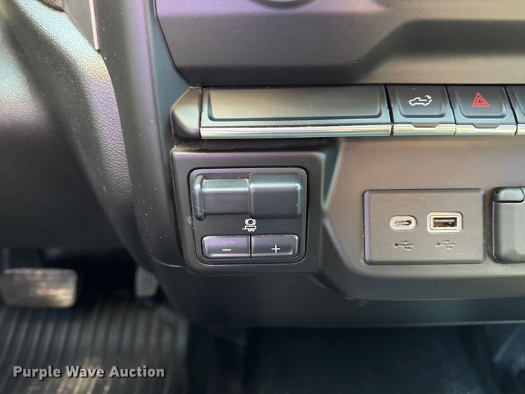 image for item DO8462 2021 Chevrolet Silverado 2500HD Crew Cab pickup truck