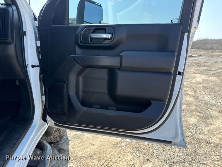 image for item DO8462 2021 Chevrolet Silverado 2500HD Crew Cab pickup truck