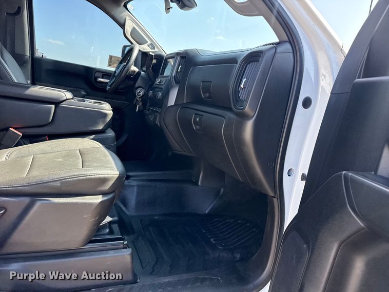 image for item DO8462 2021 Chevrolet Silverado 2500HD Crew Cab pickup truck