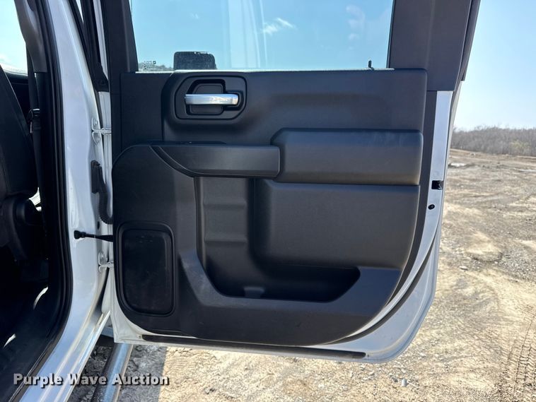 image for item DO8462 2021 Chevrolet Silverado 2500HD Crew Cab pickup truck