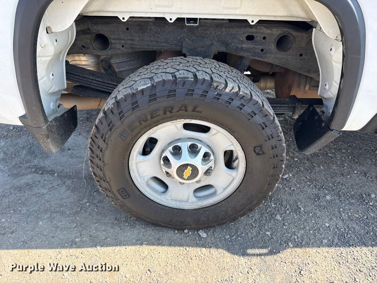 image for item DO8462 2021 Chevrolet Silverado 2500HD Crew Cab pickup truck