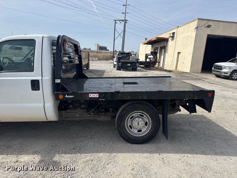 image for item DQ4347 2012 Ford F250 Super Duty XL flatbed pickup truck