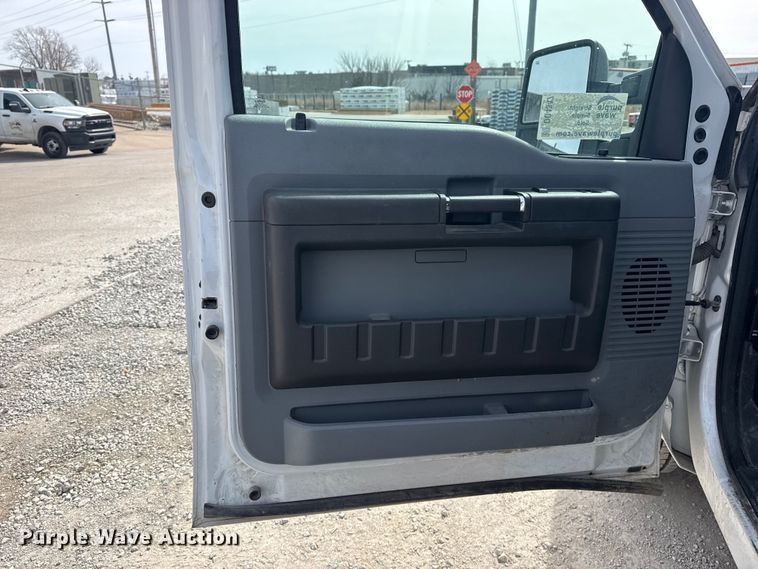image for item DQ4347 2012 Ford F250 Super Duty XL flatbed pickup truck