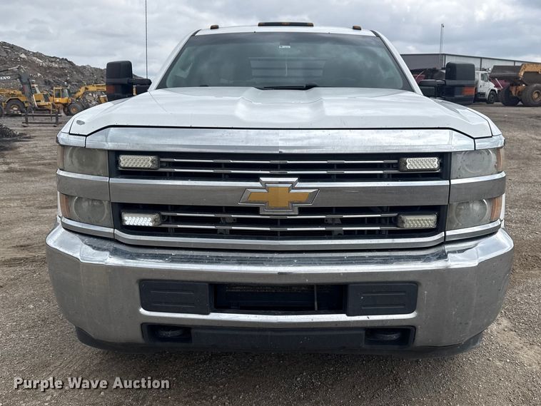 image for item DQ4361 2015 Chevrolet Silverado 3500HD Crew Cab flatbed pickup truck