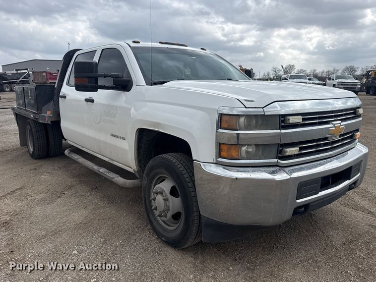 image for item DQ4361 2015 Chevrolet Silverado 3500HD Crew Cab flatbed pickup truck