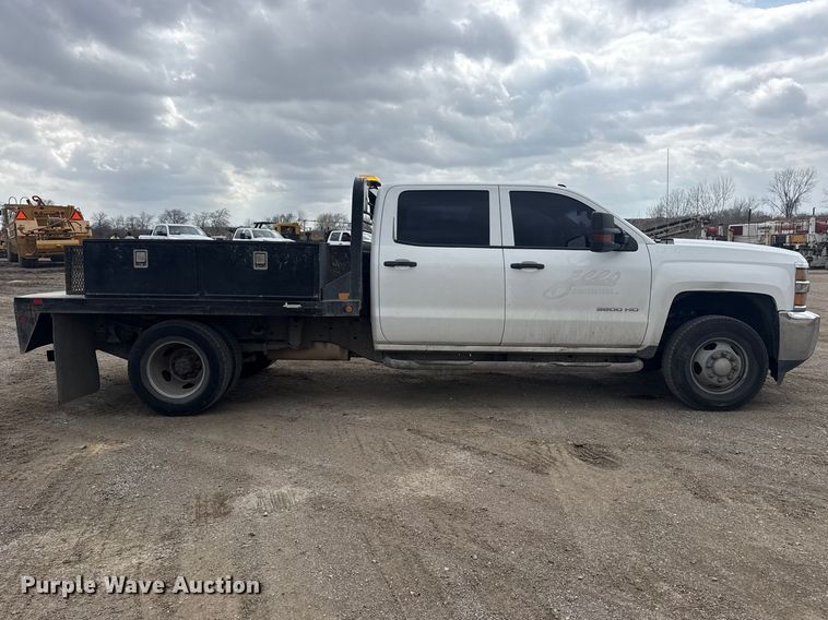 image for item DQ4361 2015 Chevrolet Silverado 3500HD Crew Cab flatbed pickup truck