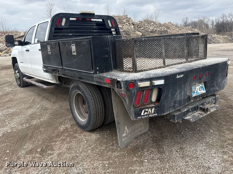 image for item DQ4361 2015 Chevrolet Silverado 3500HD Crew Cab flatbed pickup truck
