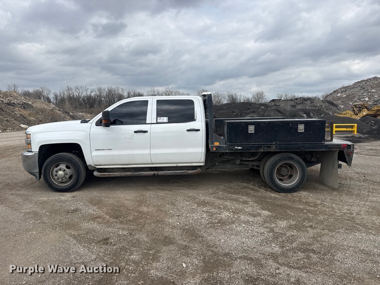 image for item DQ4361 2015 Chevrolet Silverado 3500HD Crew Cab flatbed pickup truck