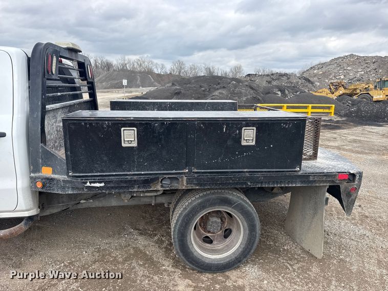 image for item DQ4361 2015 Chevrolet Silverado 3500HD Crew Cab flatbed pickup truck