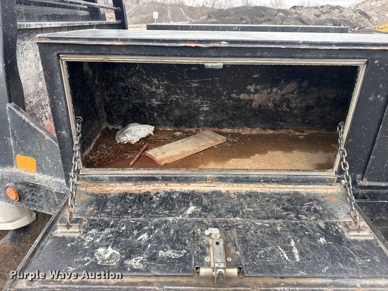 image for item DQ4361 2015 Chevrolet Silverado 3500HD Crew Cab flatbed pickup truck