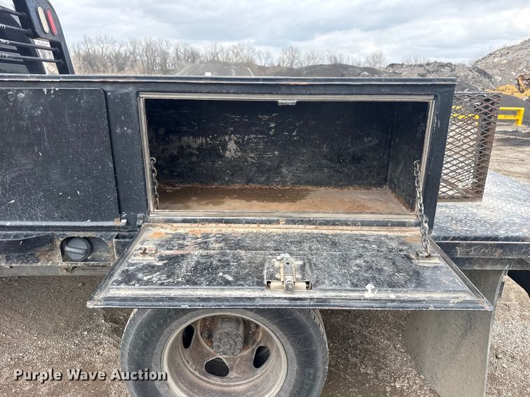 image for item DQ4361 2015 Chevrolet Silverado 3500HD Crew Cab flatbed pickup truck