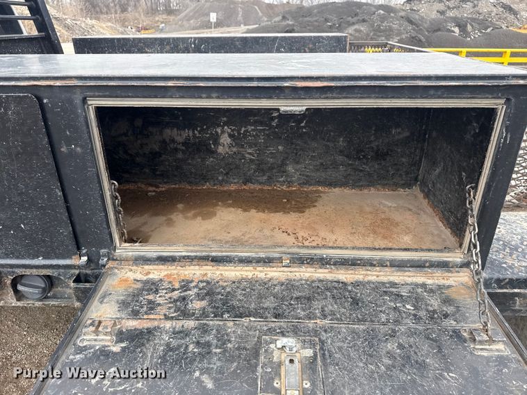 image for item DQ4361 2015 Chevrolet Silverado 3500HD Crew Cab flatbed pickup truck