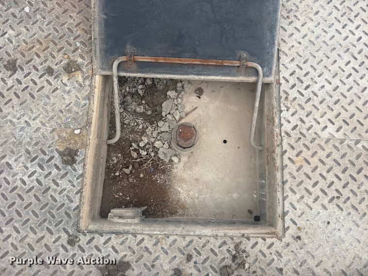 image for item DQ4361 2015 Chevrolet Silverado 3500HD Crew Cab flatbed pickup truck