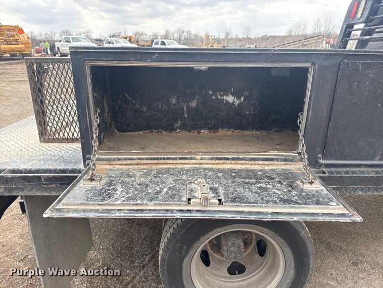 image for item DQ4361 2015 Chevrolet Silverado 3500HD Crew Cab flatbed pickup truck