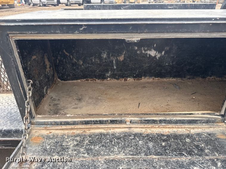 image for item DQ4361 2015 Chevrolet Silverado 3500HD Crew Cab flatbed pickup truck