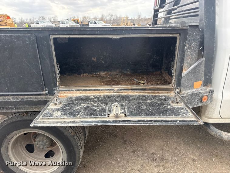 image for item DQ4361 2015 Chevrolet Silverado 3500HD Crew Cab flatbed pickup truck