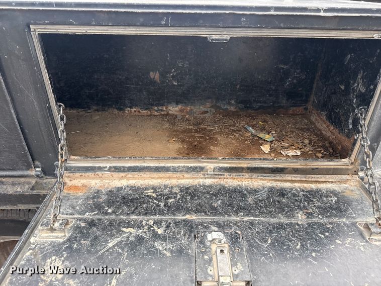 image for item DQ4361 2015 Chevrolet Silverado 3500HD Crew Cab flatbed pickup truck