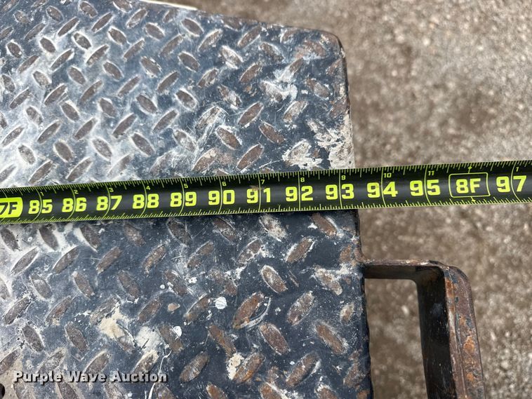 image for item DQ4361 2015 Chevrolet Silverado 3500HD Crew Cab flatbed pickup truck