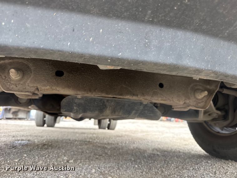 image for item DQ4361 2015 Chevrolet Silverado 3500HD Crew Cab flatbed pickup truck